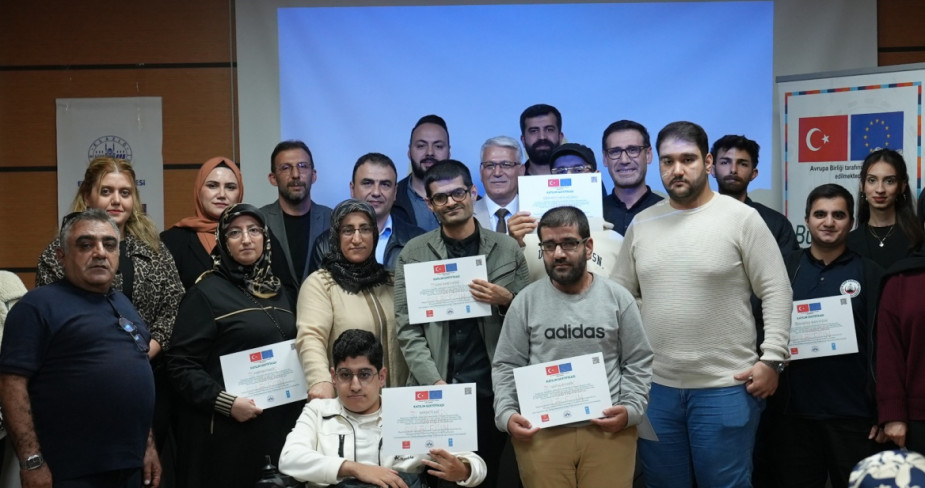 Elazığ Belediyesi DİGEM’de Kursiyerler Sertifikalarını Aldı