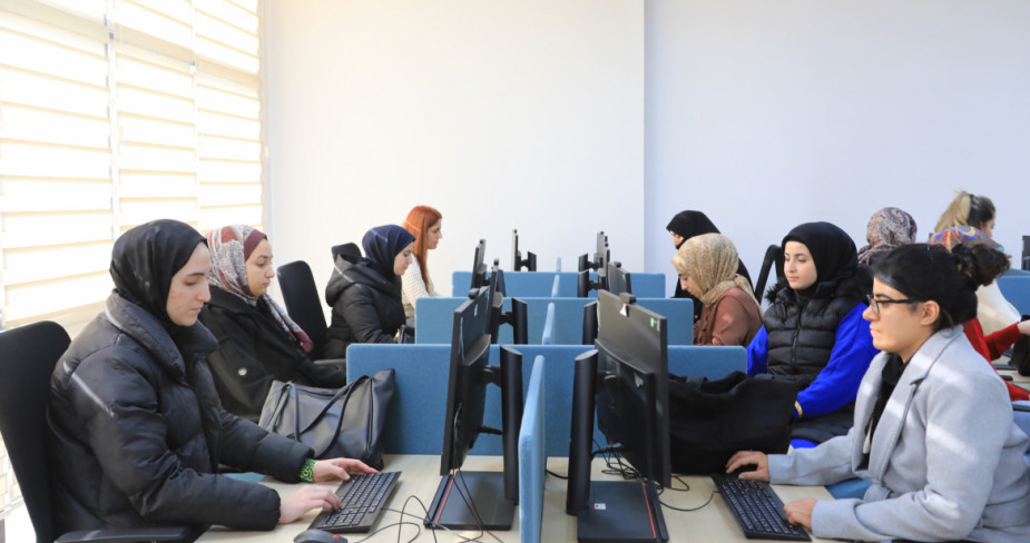Elazığ Belediyesi Dijital Gençlik Merkezi’nde Eğitimler Sürüyor