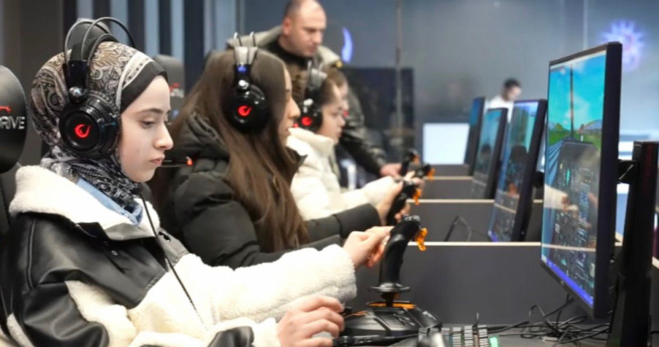 Elazığ Belediyesi E-Spor Merkezi, Ücretsiz Uçuş Simülasyonu Deneyimi İmkanı Sunuyor