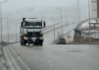 Elazığ Belediyesi Karla Mücadele Ekiplerinden Anında Müdahale