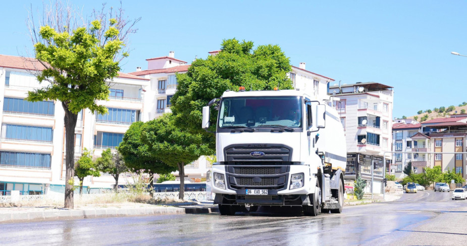 Elazığ Belediyesi, Kentin Dört Bir Yanında Temizlik Çalışmasına Devam Ediyor