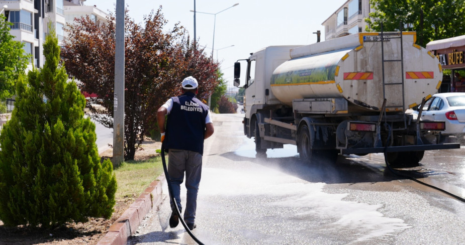 Elazığ Belediyesi'nden Ataşehir Mahallesi'nde Kapsamlı Temizlik Çalışması