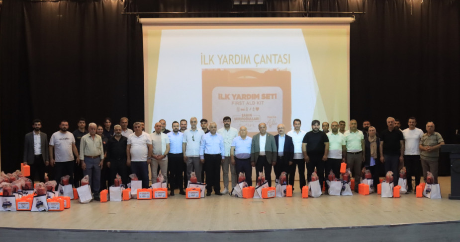 Elazığ Belediyesi’nden Muhtarlara İlk Yardım Seti ve Yangın Söndürme Tüpü