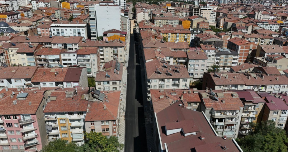 Elazığ Belediyesi, Rızaiye Mahallesi’nde Yol Yenileme Çalışması Yapıyor