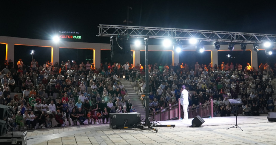 Elazığ Belediyesi Yaz Konserleri Doludizgin Sürüyor