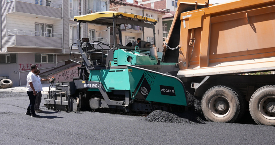 Elazığ’da Asfalt Seferberliği Sürüyor