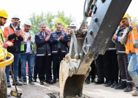 Şahinkaya Mahallesi Doğal Gaza Kavuşuyor, İlk Kazma Vuruldu