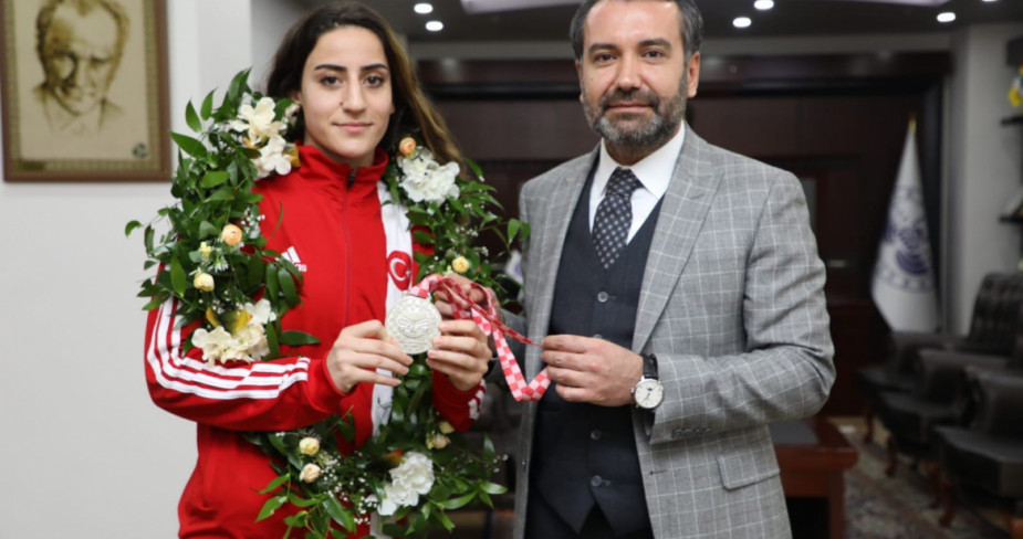 Sporcumuz Gizem Özer EUBC U-22 Avrupa Şampiyonası İçin Karadağ’a Gitti