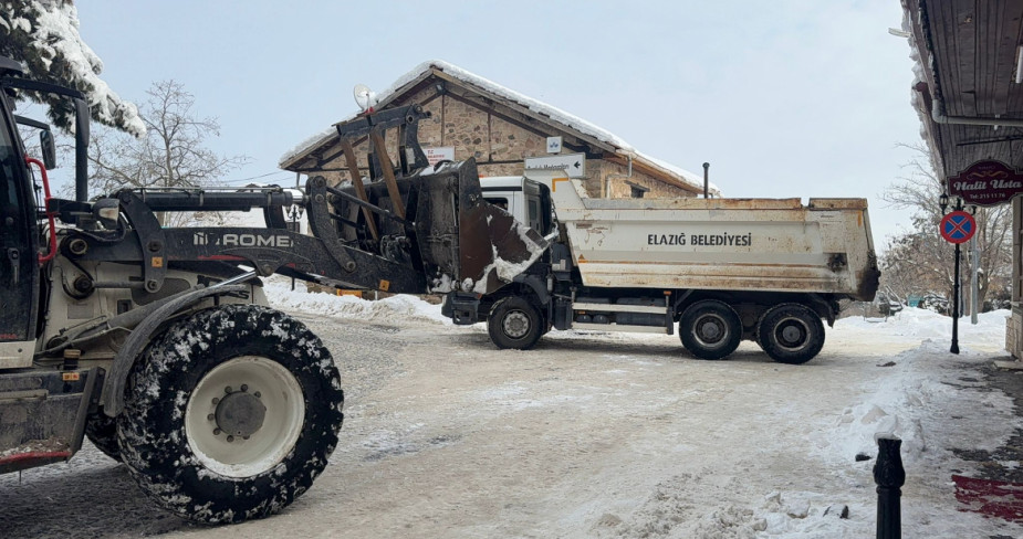 Tarihi Harput'ta Kar Temizliği