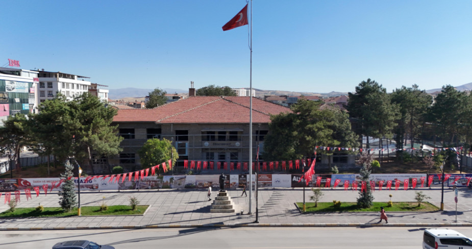 Tarihi Öğretmenevi’nde Restorasyon Çalışmaları Sürüyor