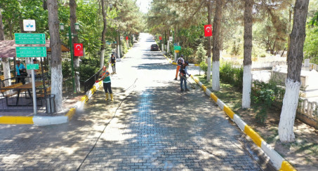 Mezarlık Alanları Bayrama Hazırlandı