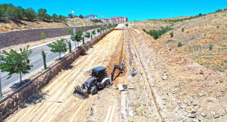 Necmettin Erbakan Bulvarı'nda Yol Yenileme Çalışmaları Yapılıyor