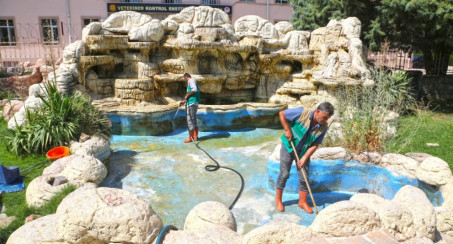 PARK ve BAHÇELER MÜDÜRLÜĞÜ BAYRAM ÖNCESİ ÇALIŞMALARINI SÜRDÜRÜYOR