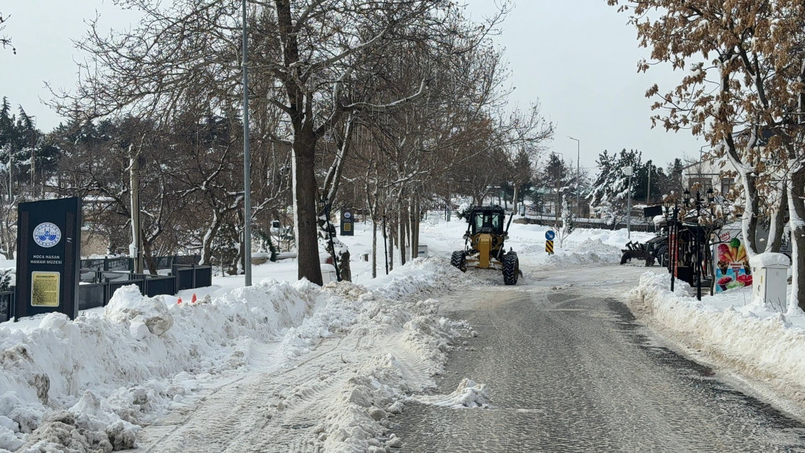 Tarihi Harput'ta Kar Temizliği