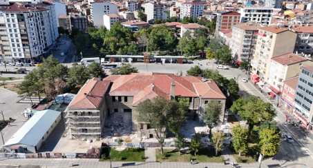 Tarihi Öğretmenevi'nde Restorasyon Çalışmaları Sürüyor