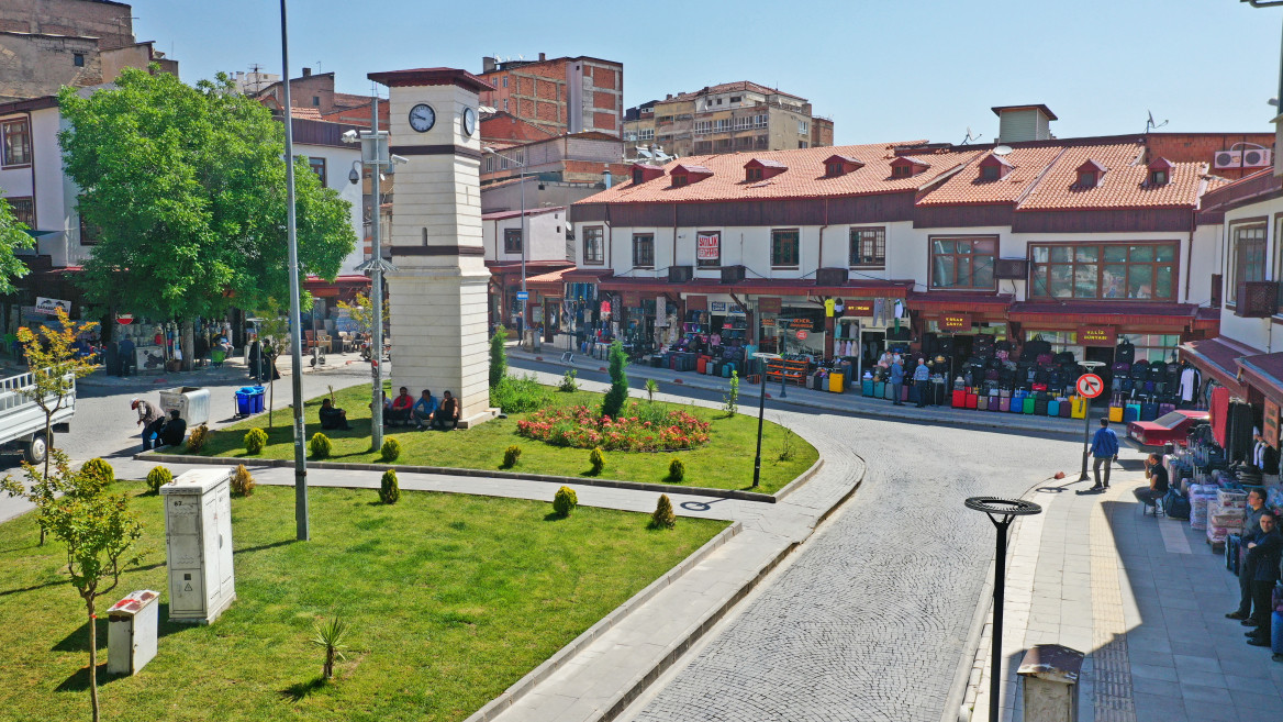 Ticaret Doğduğu Sokaklara Döndü