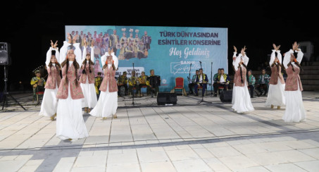 'Türk Dünyasından Esintiler' Konserine Elazığlılar Yoğun İlgi Gösterdi