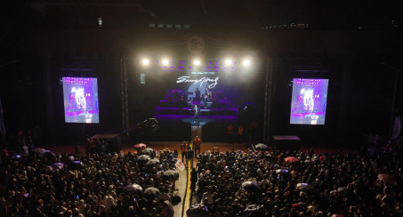 Ünlü Sanatçı Emre Altuğ, Elazığ'da Hayranları İle Buluştu