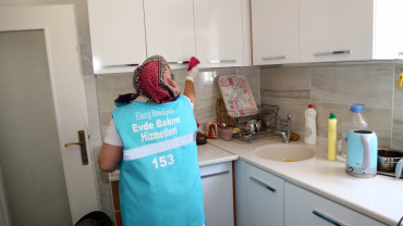 YAŞLI VE BAKIMA MUHTAÇ KİŞİLERE EV TEMİZLİĞİ HİZMETİ