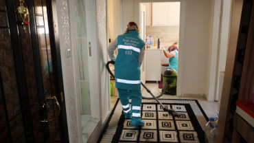 YAŞLI VE BAKIMA MUHTAÇ KİŞİLERE EV TEMİZLİĞİ HİZMETİ