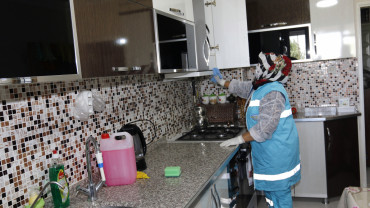 YAŞLI VE BAKIMA MUHTAÇ KİŞİLERE EV TEMİZLİĞİ HİZMETİ