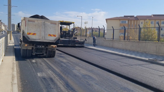 Ulukent Mahallesi Tahir Şaşmaz Caddesinde Asfalt Serim Çalışmalarımız Devam Ediyor
